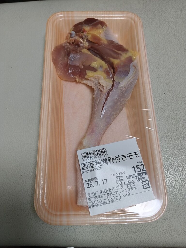 国産親鳥骨付きモモ　100gあたり税抜き98円