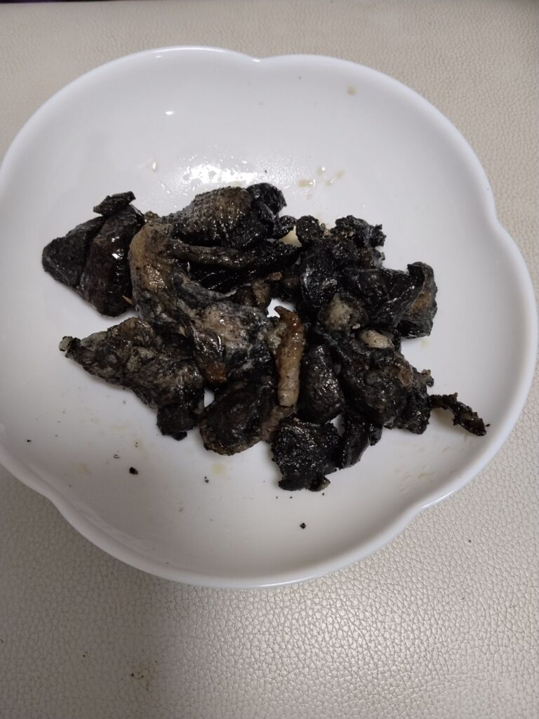 ラ・ムーの炭火焼風親かしわ盛り付け